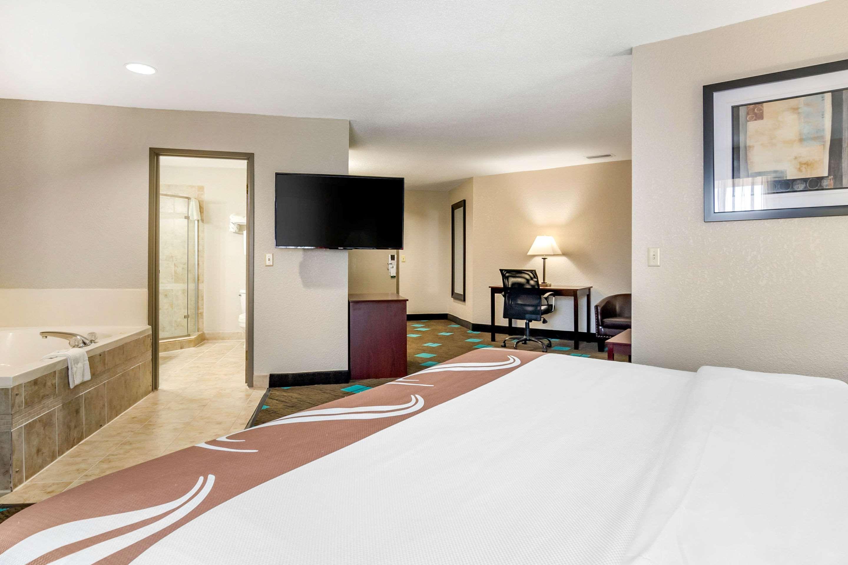 Quality Suites Kansas City International Airport Kültér fotó