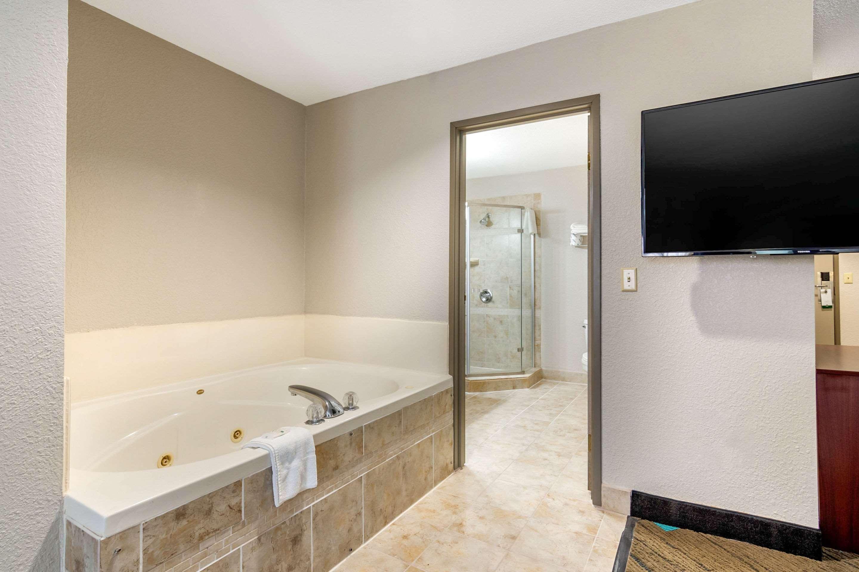 Quality Suites Kansas City International Airport Kültér fotó