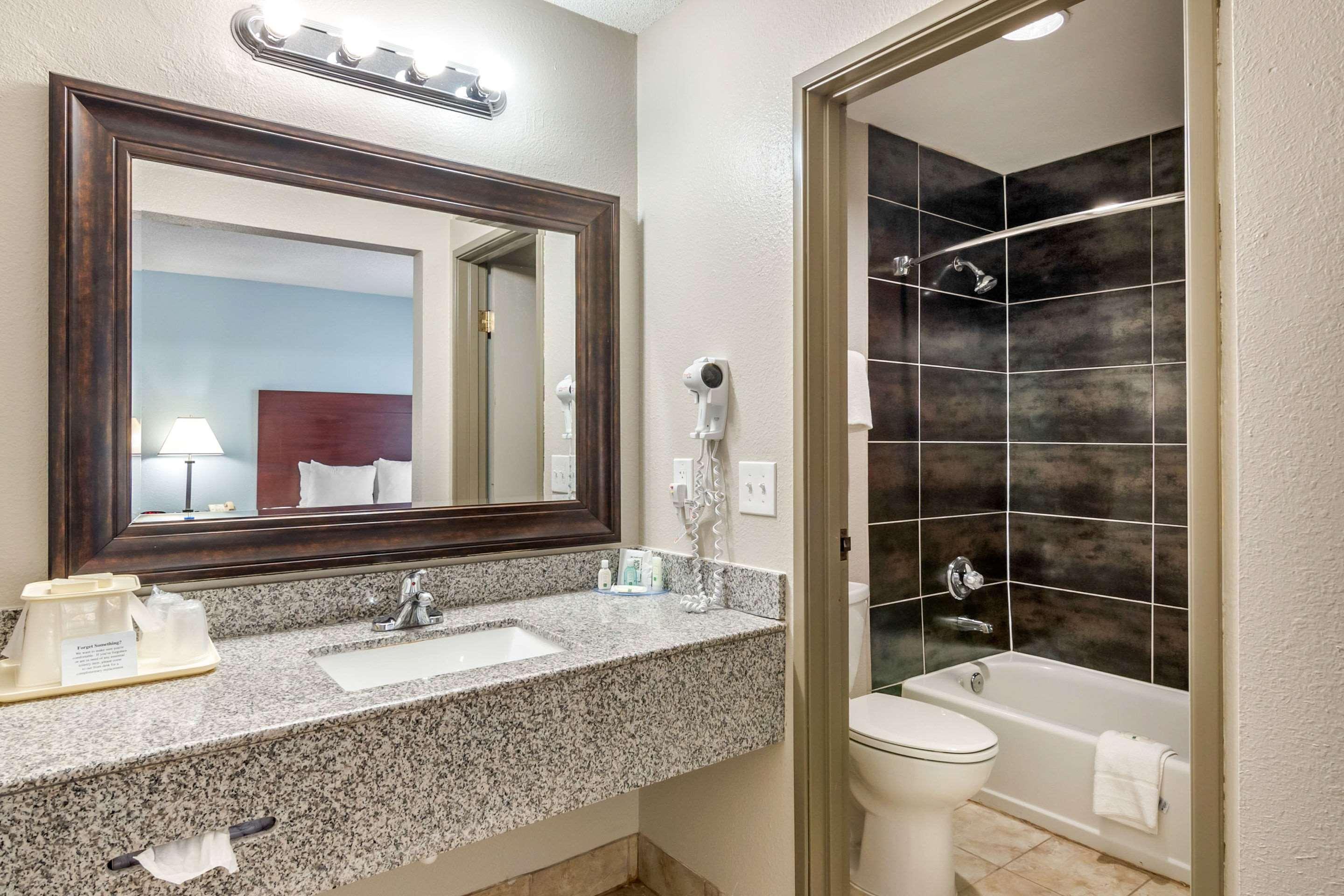 Quality Suites Kansas City International Airport Kültér fotó