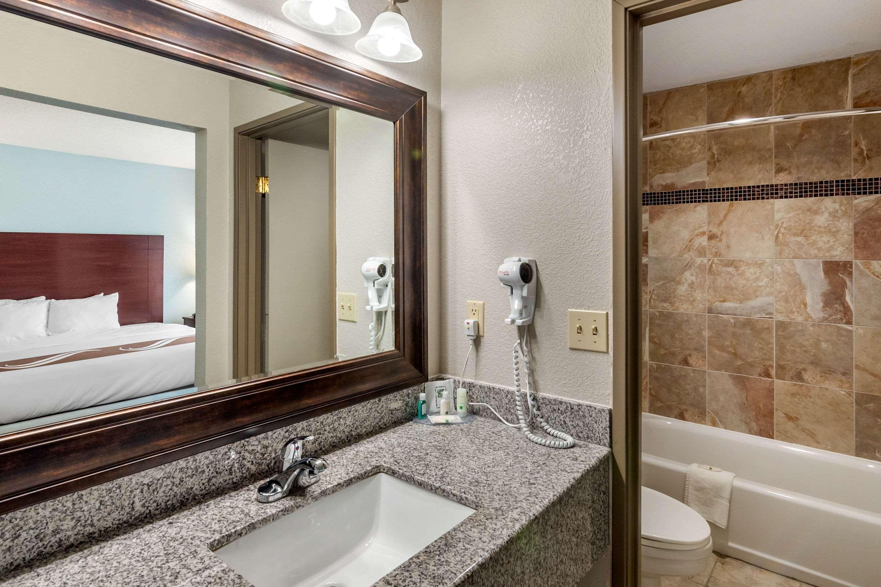 Quality Suites Kansas City International Airport Kültér fotó