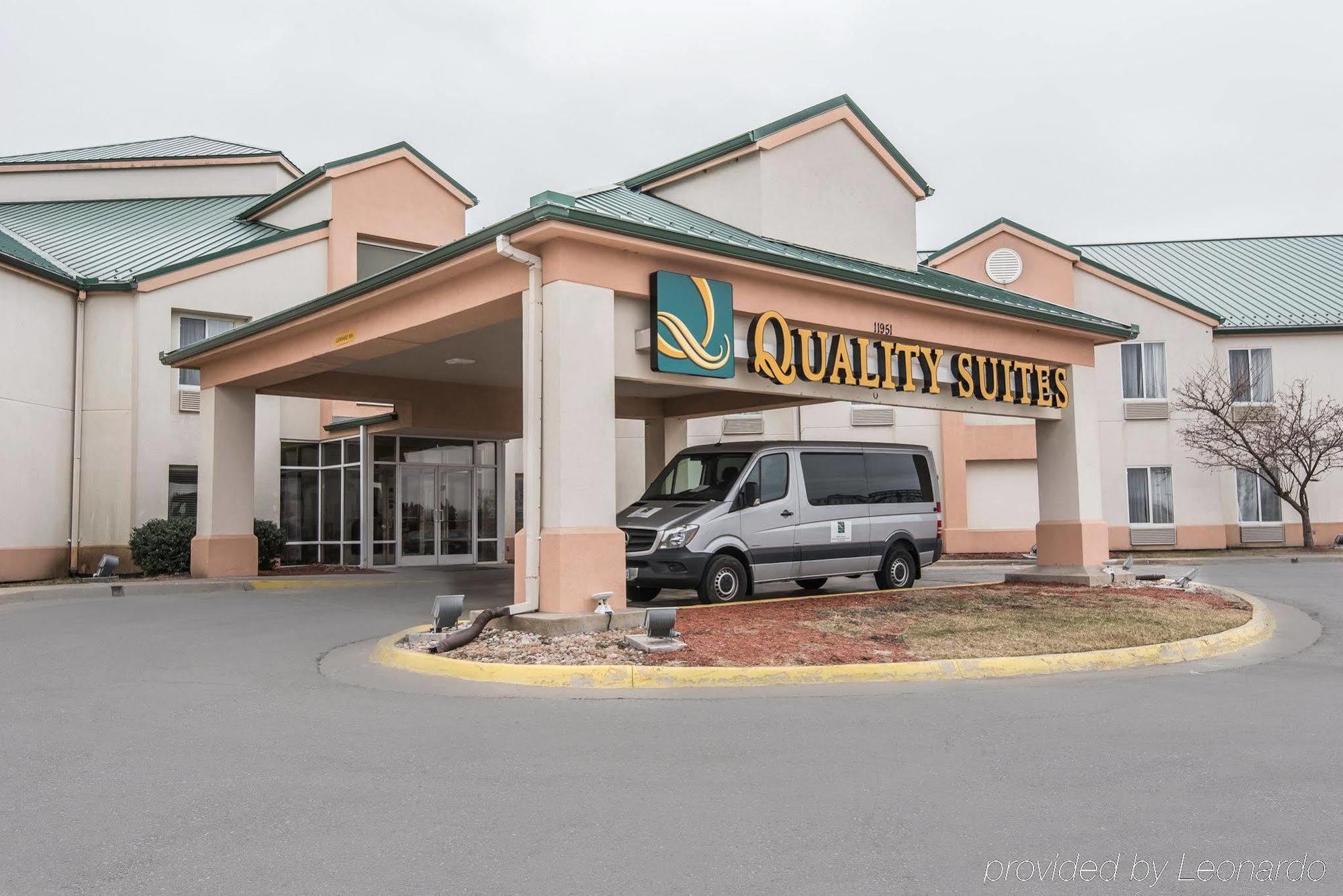 Quality Suites Kansas City International Airport Kültér fotó